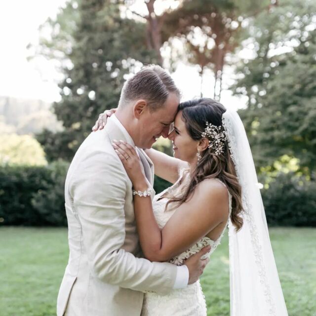 I was very happy to photograph the wedding of this beautiful family ❤️📸❤️

#weddingtuscany #weddingphotography #matrimoniotoscana #fashionstyle #portrait #filmphotography #tuscany