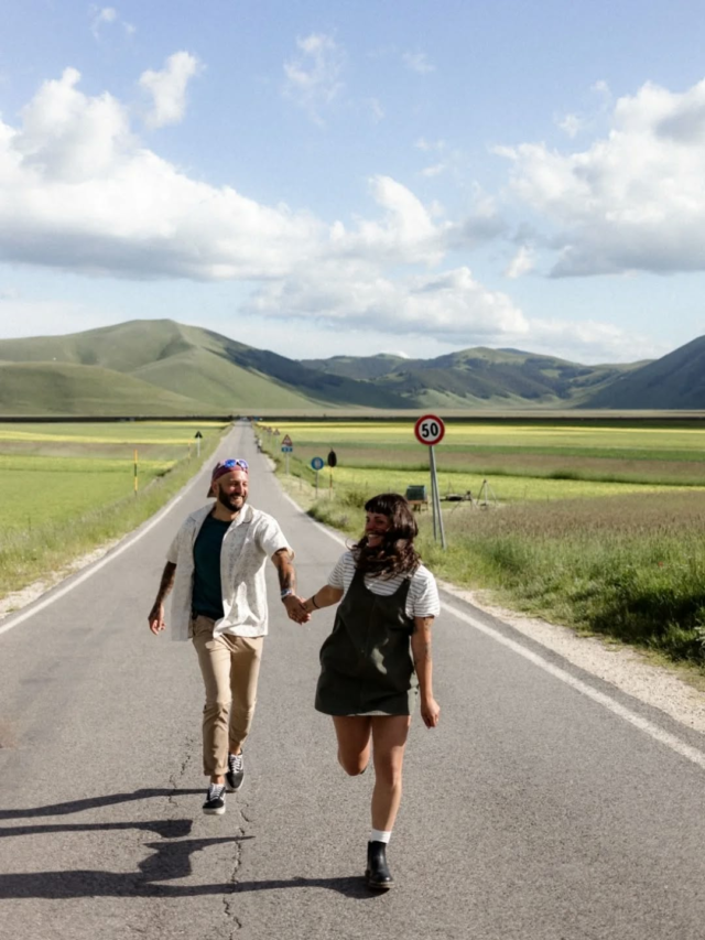 Un anno fa' ho avuto il piacere di fotografare Giulia e Matteo nella stupenda cornice della Piana Grande di Castelluccio di Norcia. Oltre ad essere dei cari amici sono anche dei super fotografi.
Qualche scatto di due giorni bellissimi.

@matteolodolo_ph
@giulia_delsorbophotographer 
@studio167__ 

#photography #blackandwhite #couplephotographer  #castellucciodinorcia #photosession #weddingphotography